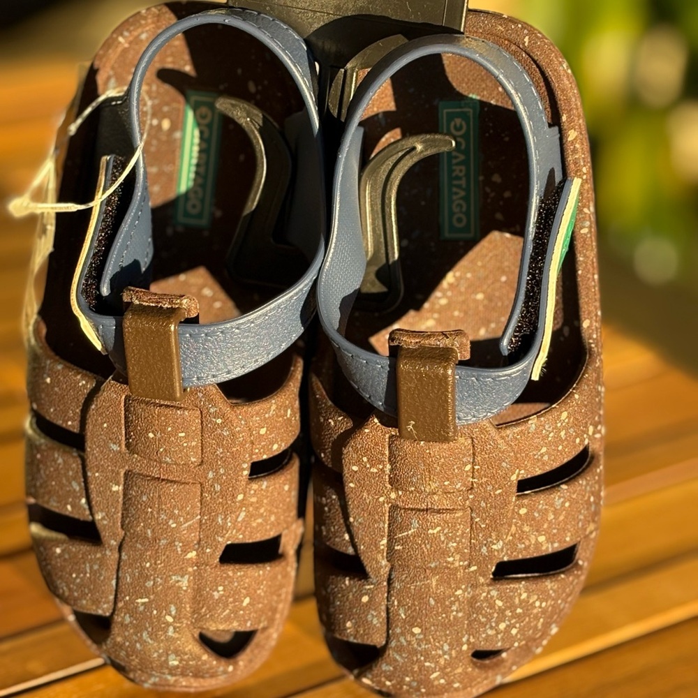 NWT 10T Brown and Blue Cartago Oslo sand baby Kids Sandals